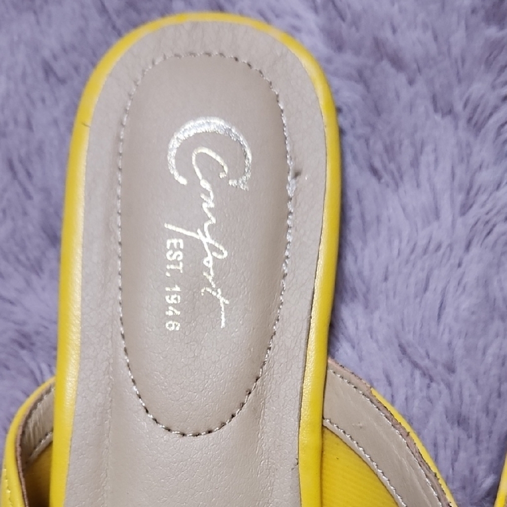 Vibrant Yellow Floral Women's Mules Cute Clear Flower Design - Picture 2 of 4